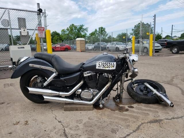 Honda VT1100C2 (SHADOW SABRE)
