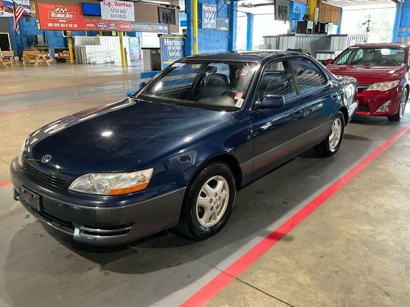 Lexus ES