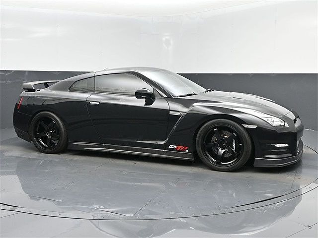Nissan GT-R