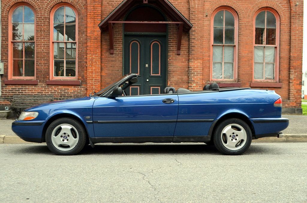 Saab 900