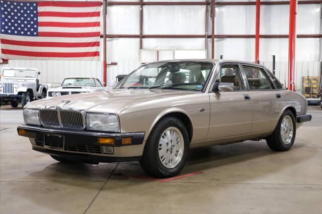 Jaguar XJ6