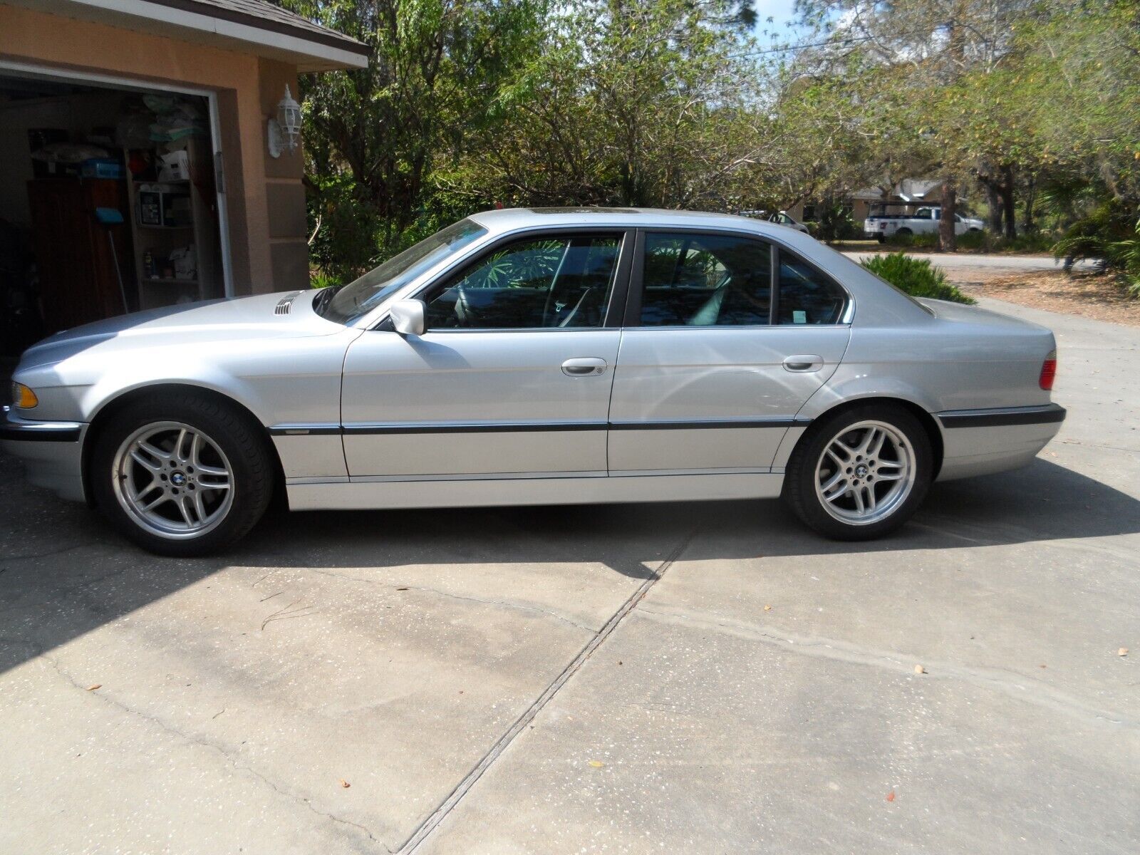 BMW 740i
