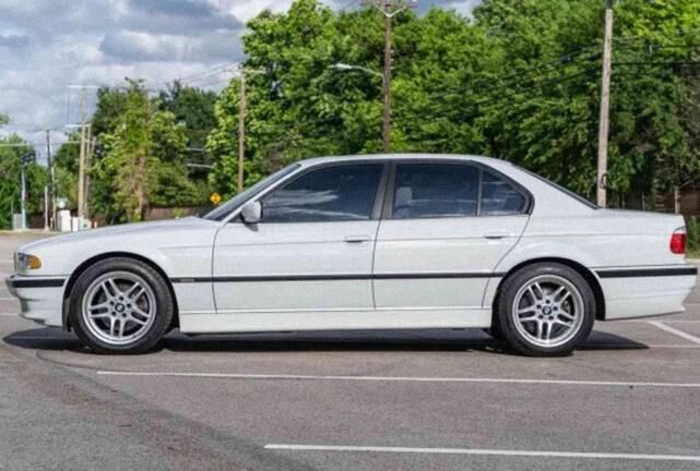 BMW 740i