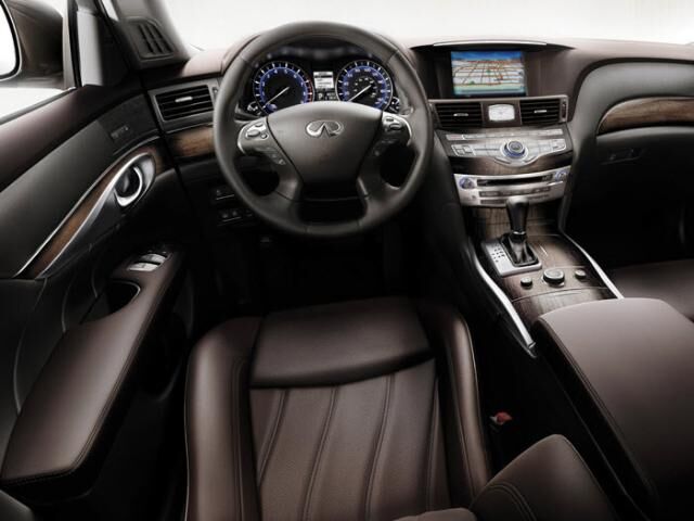 Infiniti M56