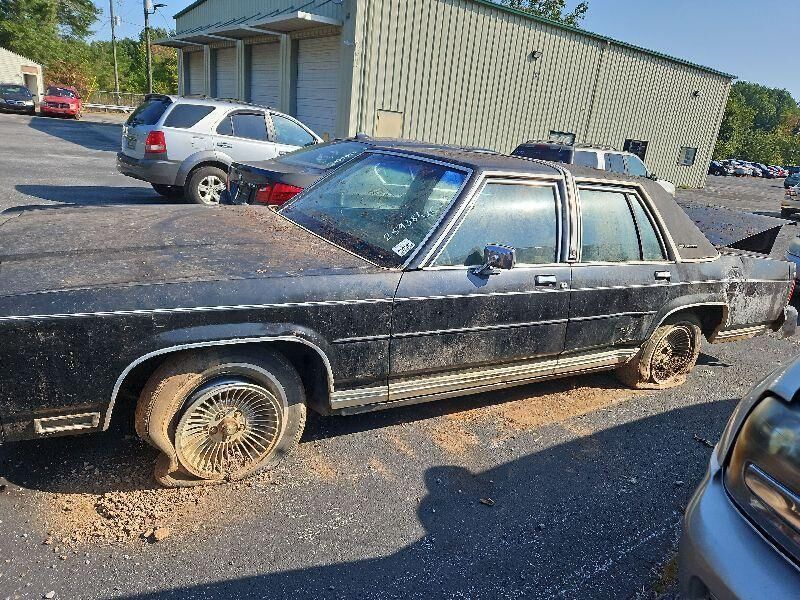 Ford Crown Victoria