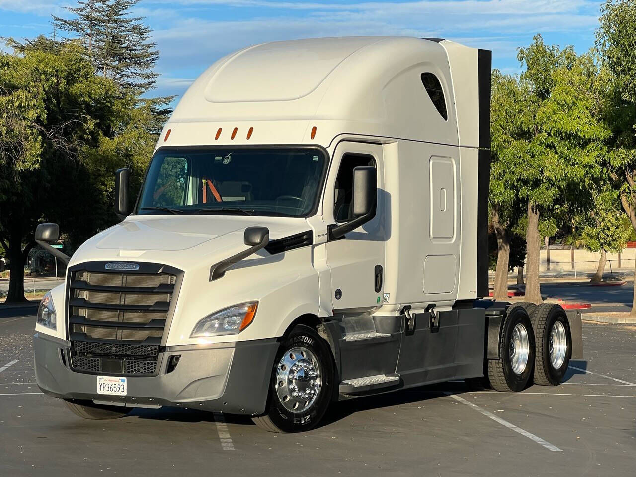 2020 FREIGHTLINER New Cascadia 126" Sleepercab