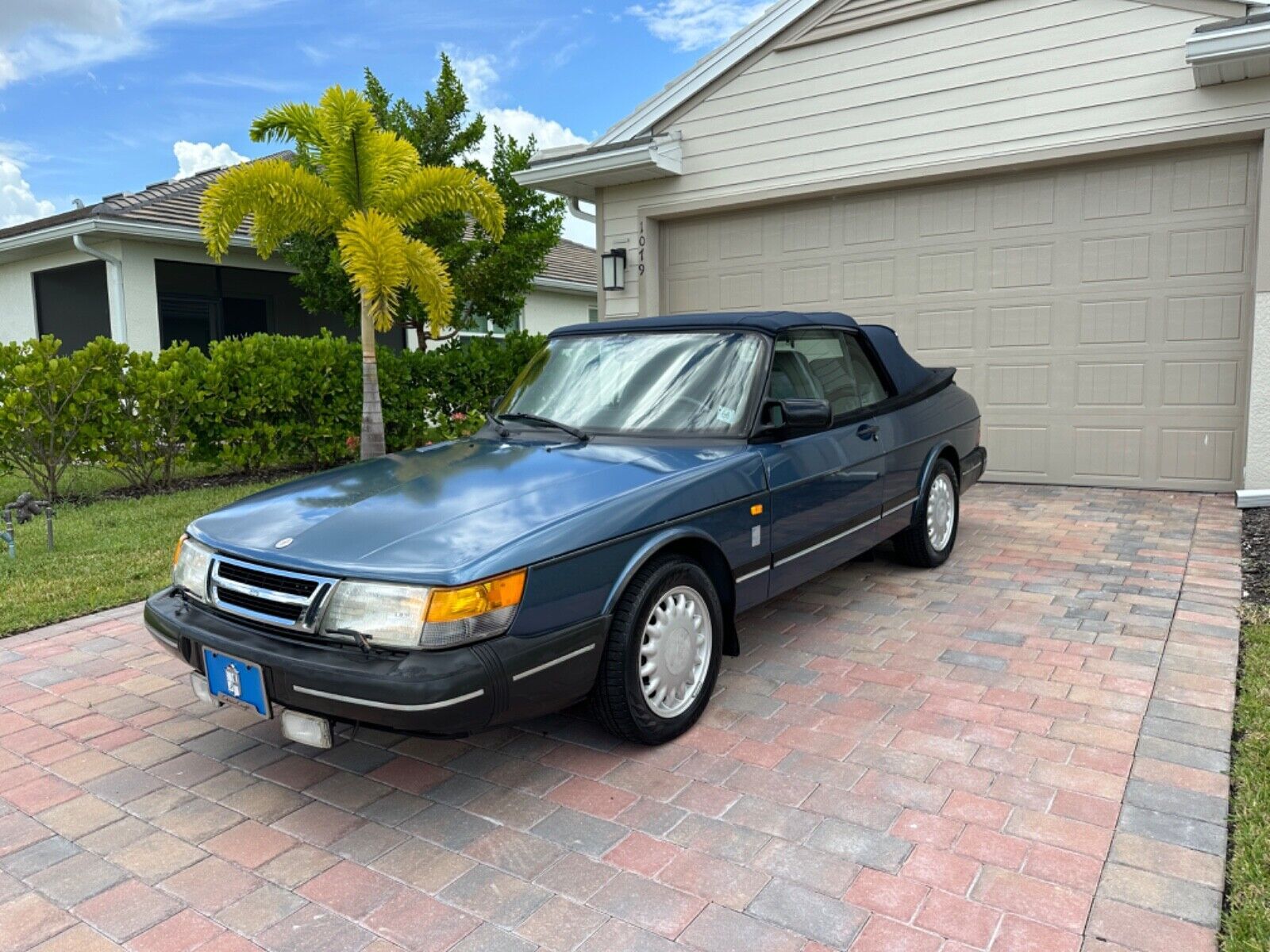 Saab 900