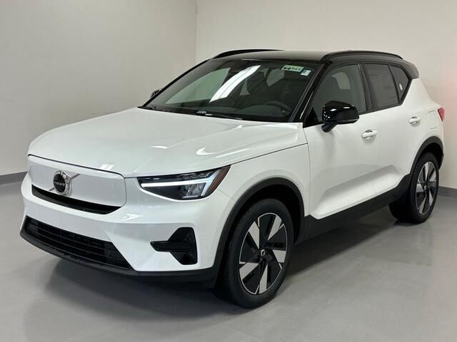2024 VOLVO XC40