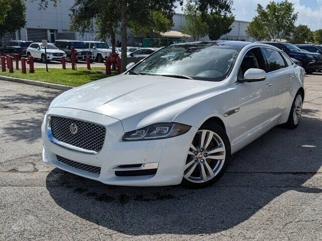 Jaguar XJ