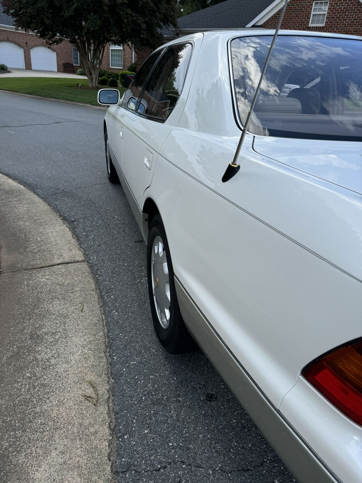 Lexus LS