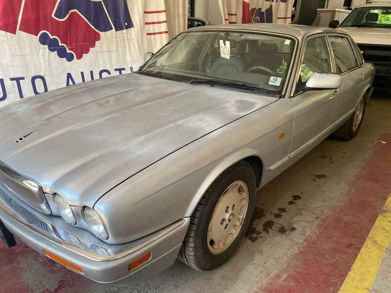 Jaguar XJ6