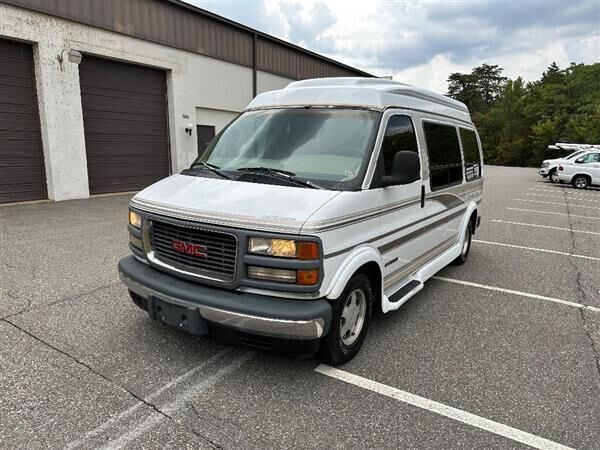 GMC Savana