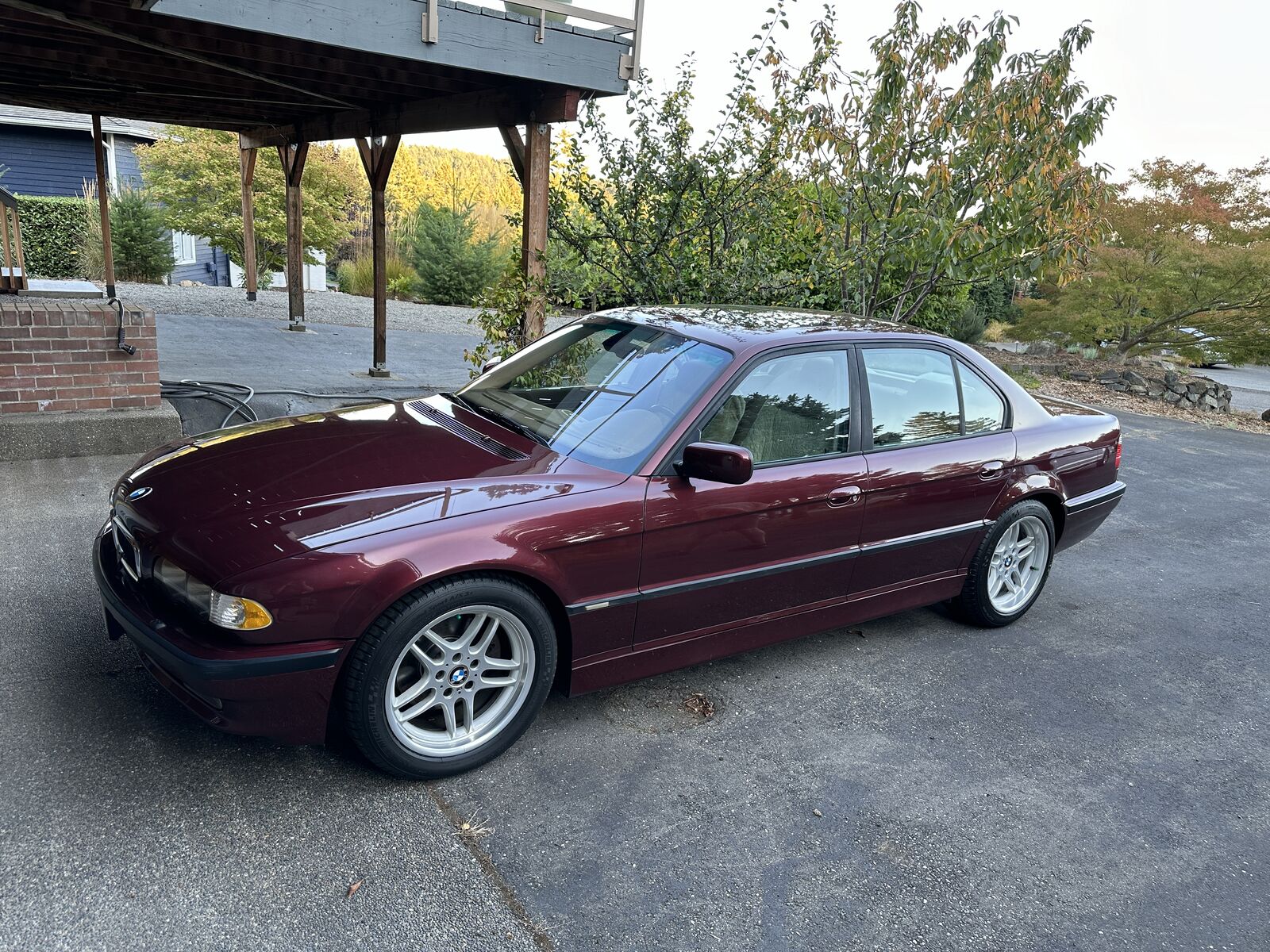 BMW 740i