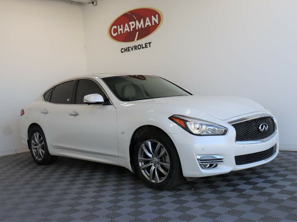 Infiniti Q70