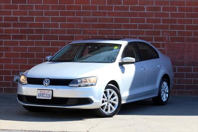 2011 VOLKSWAGEN Jetta