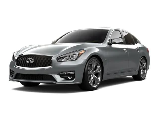 Infiniti Q70