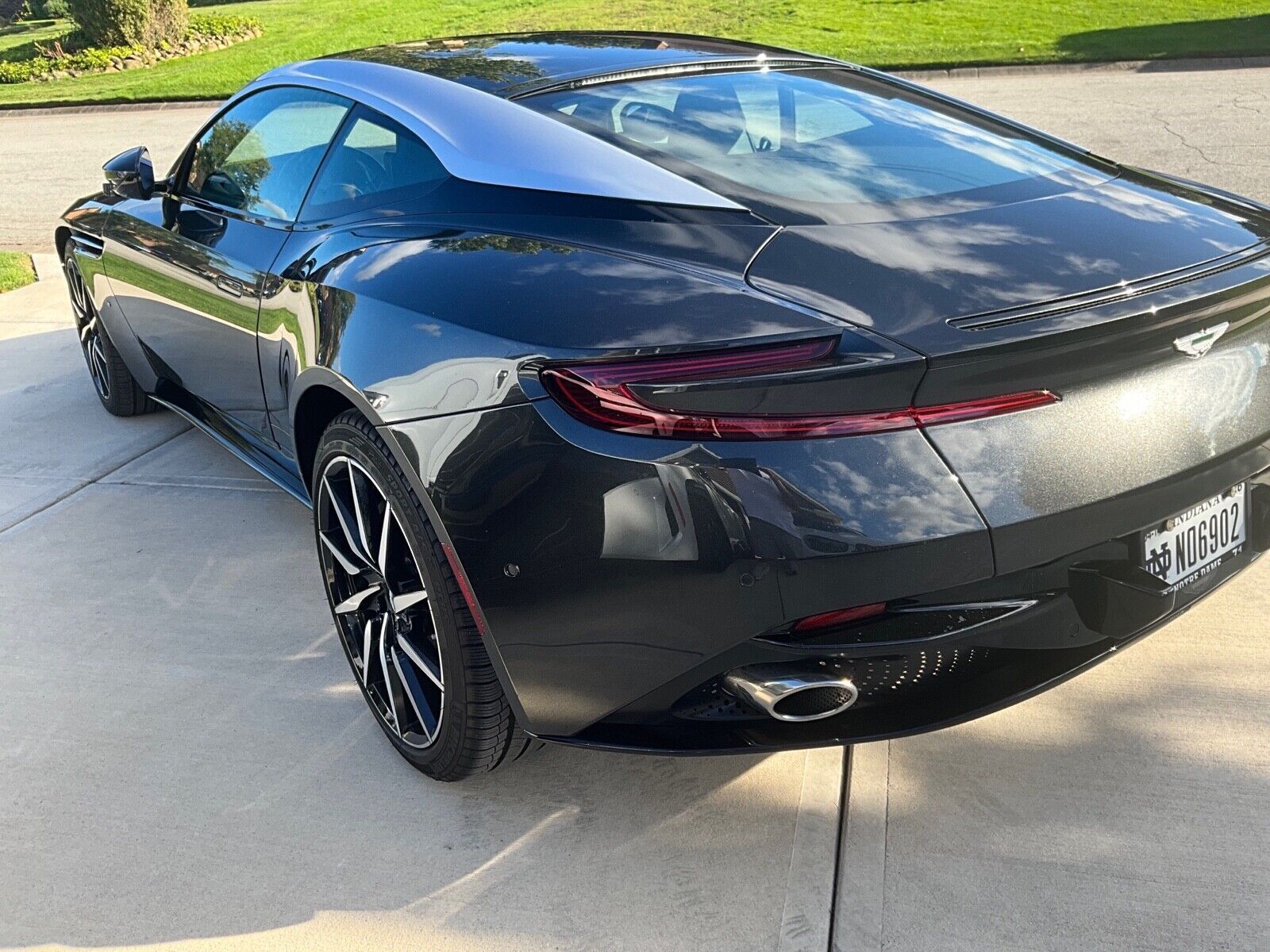 Aston Martin DB11
