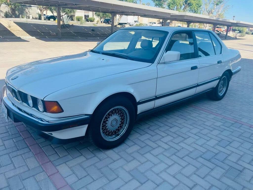 BMW 740i