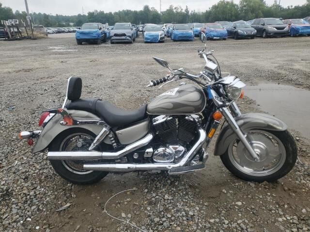 Honda VT1100C2 (SHADOW SABRE)