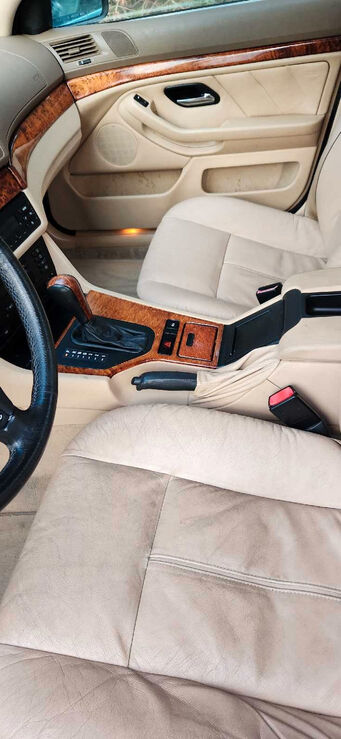 BMW 528i