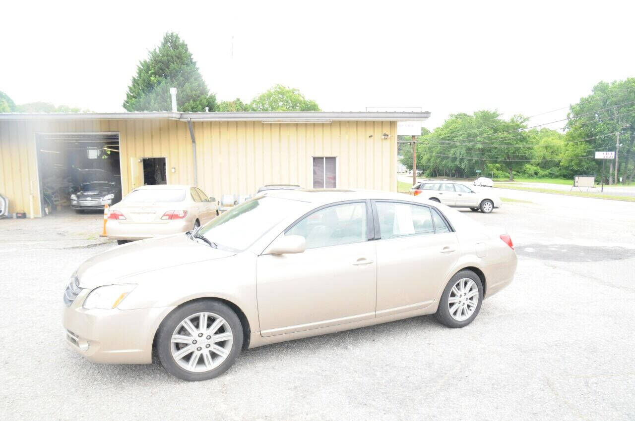 2005 TOYOTA Avalon