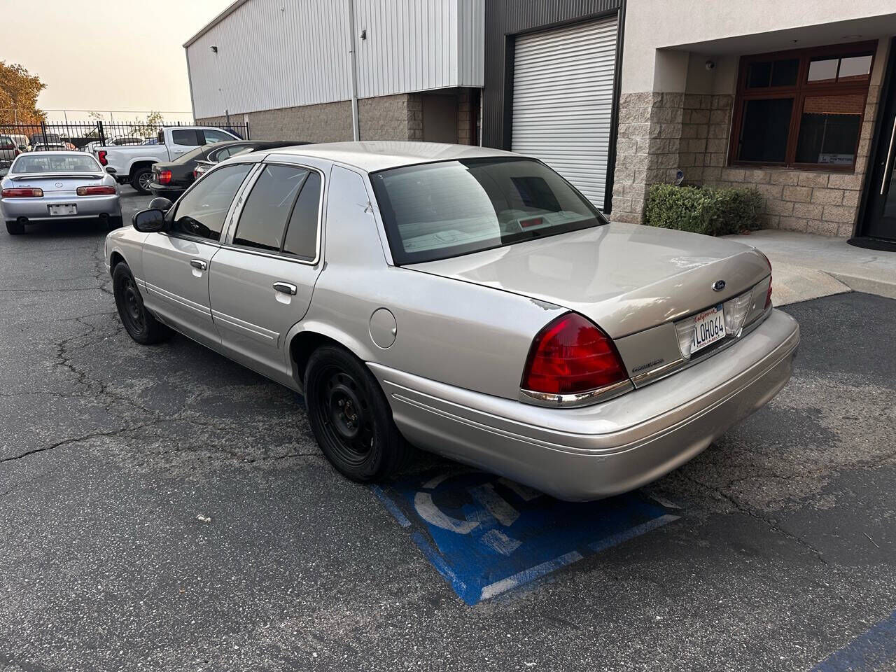 2004 FORD Crown Victoria