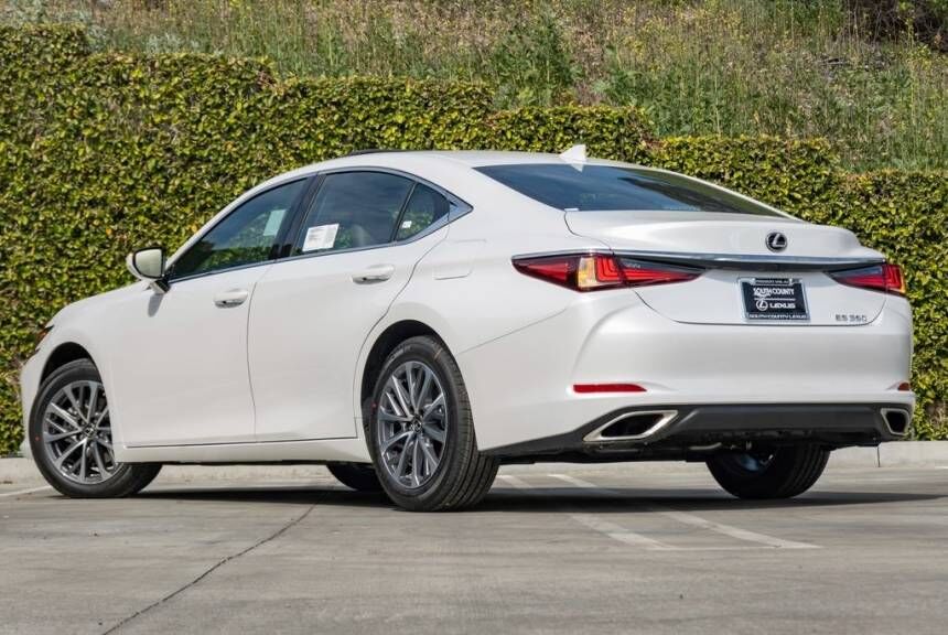 2025 Lexus ES