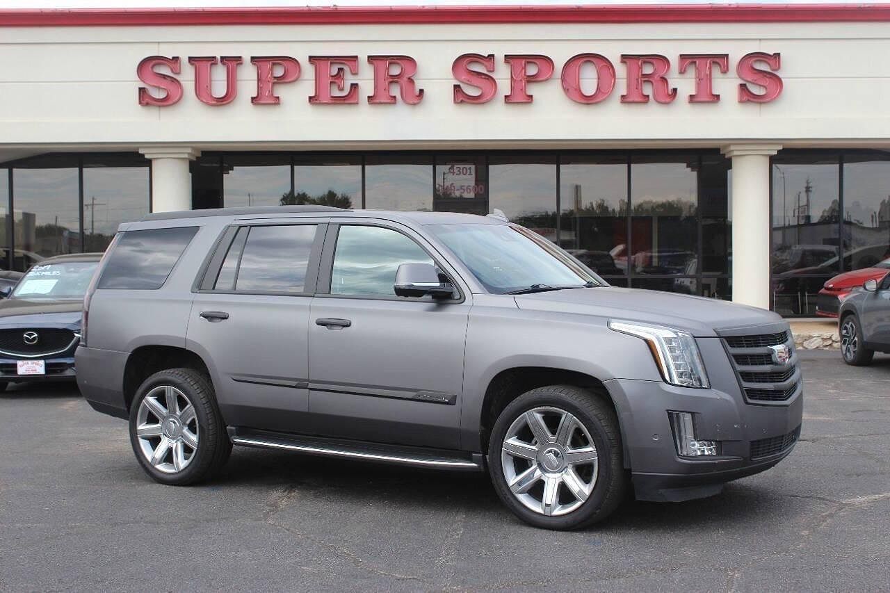 2017 CADILLAC Escalade