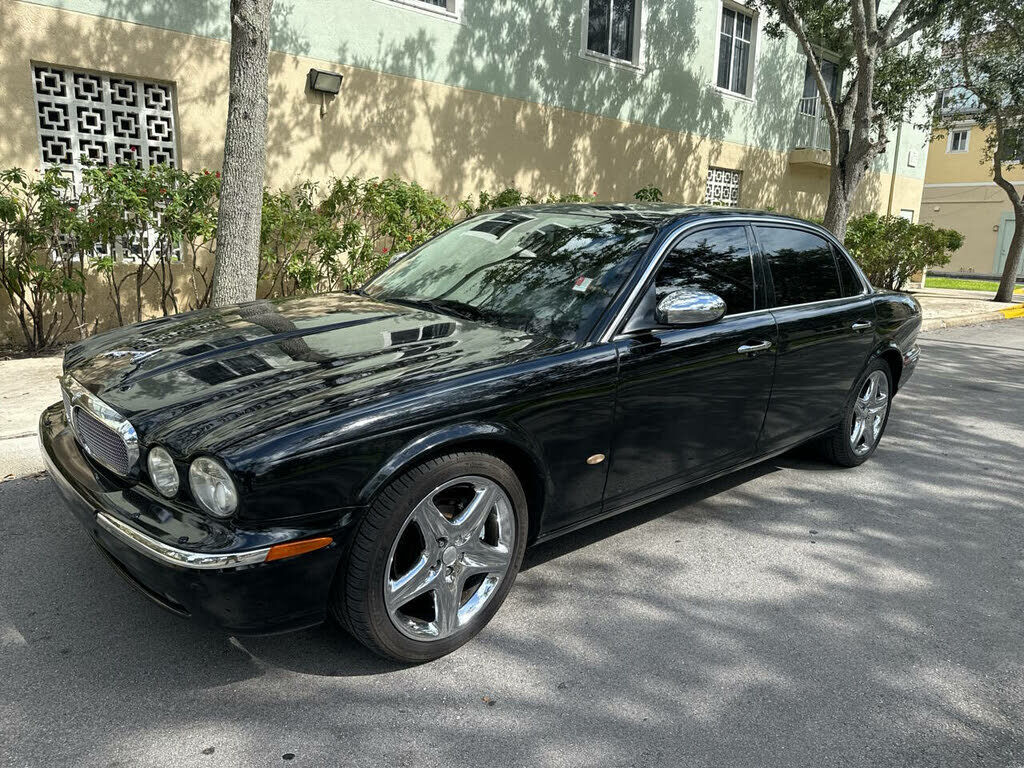 Jaguar XJ
