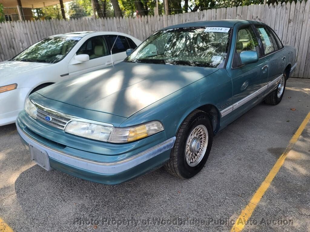 Ford Crown Victoria