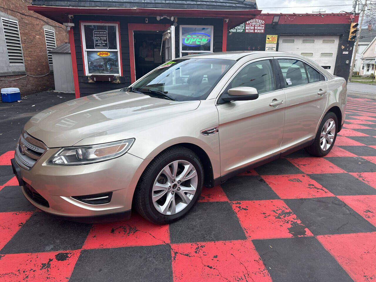 2010 FORD Taurus