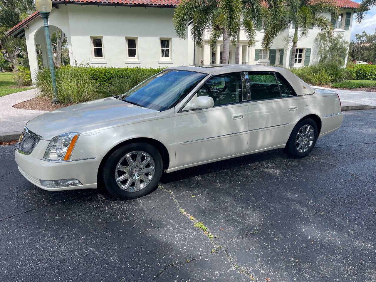 2011 CADILLAC DTS