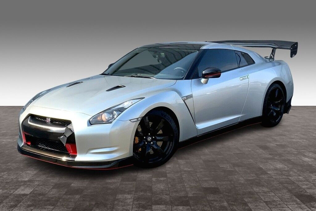 Nissan GT-R