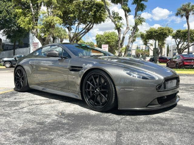 Aston Martin V12 Vantage