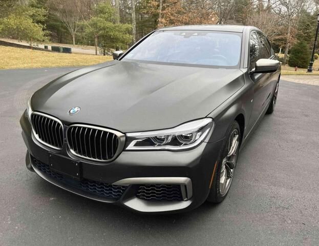 BMW M760i