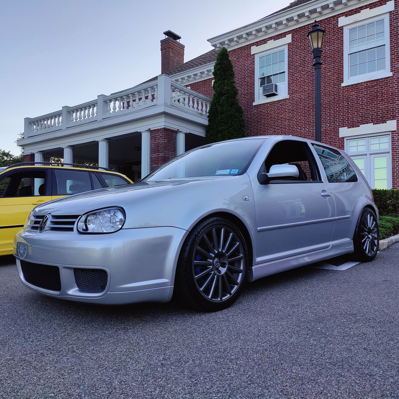 Volkswagen R32