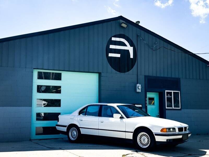 BMW 740i