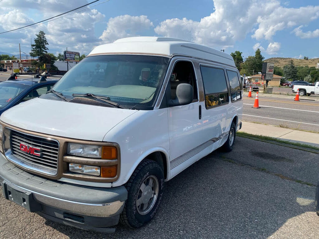 GMC Savana