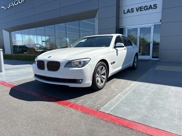 BMW 740i