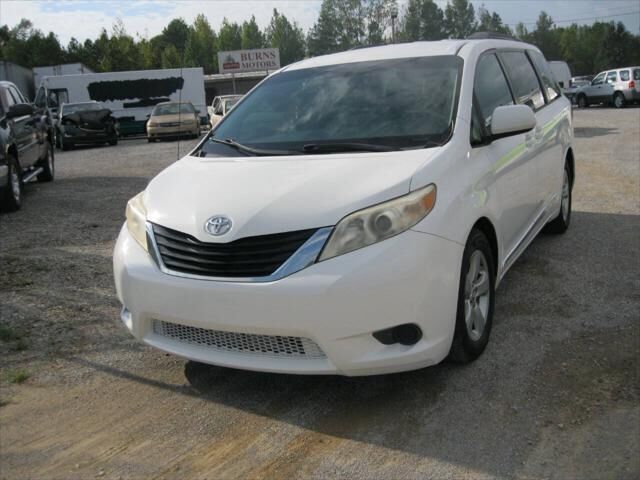 2012 TOYOTA Sienna