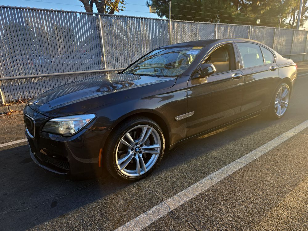 BMW 740i