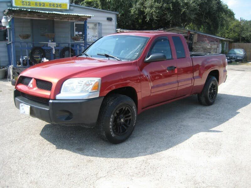 Mitsubishi Raider