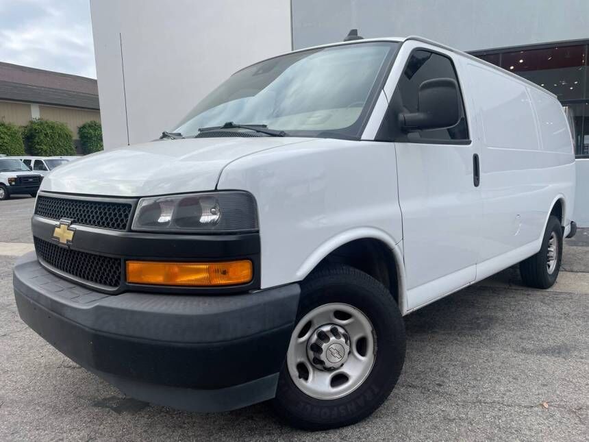2020 CHEVROLET Express
