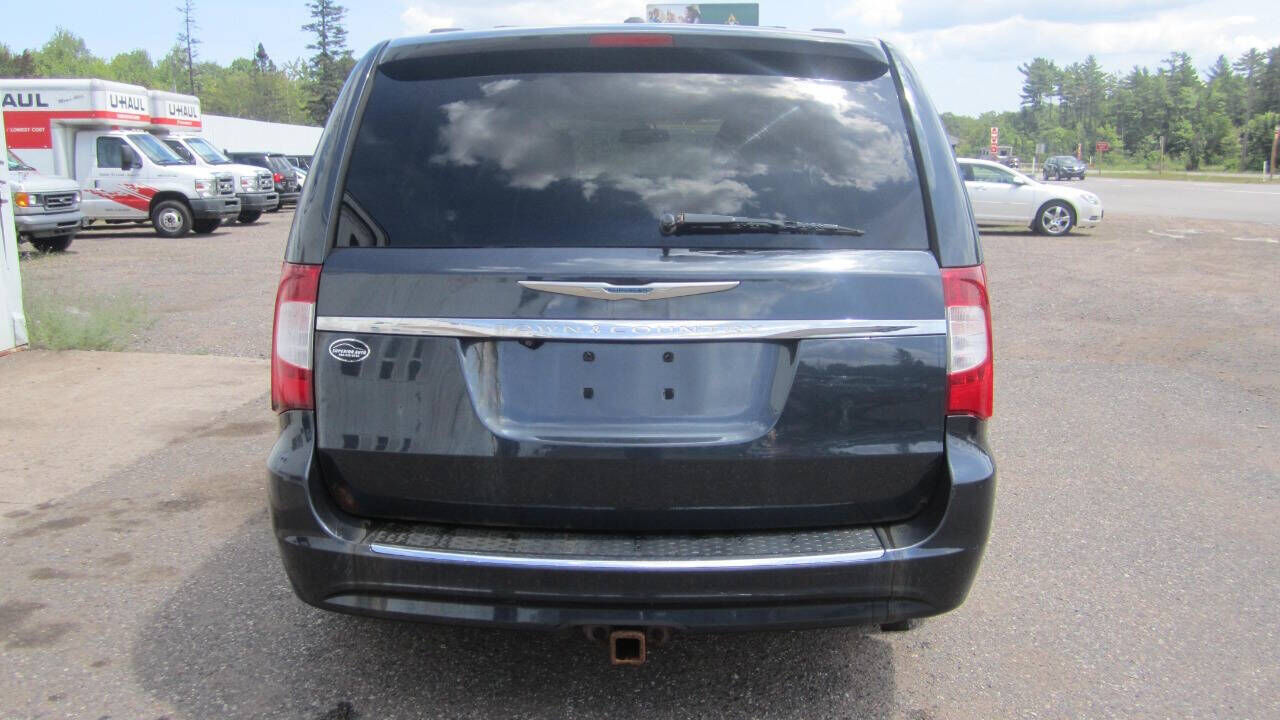 2013 CHRYSLER Town and Country