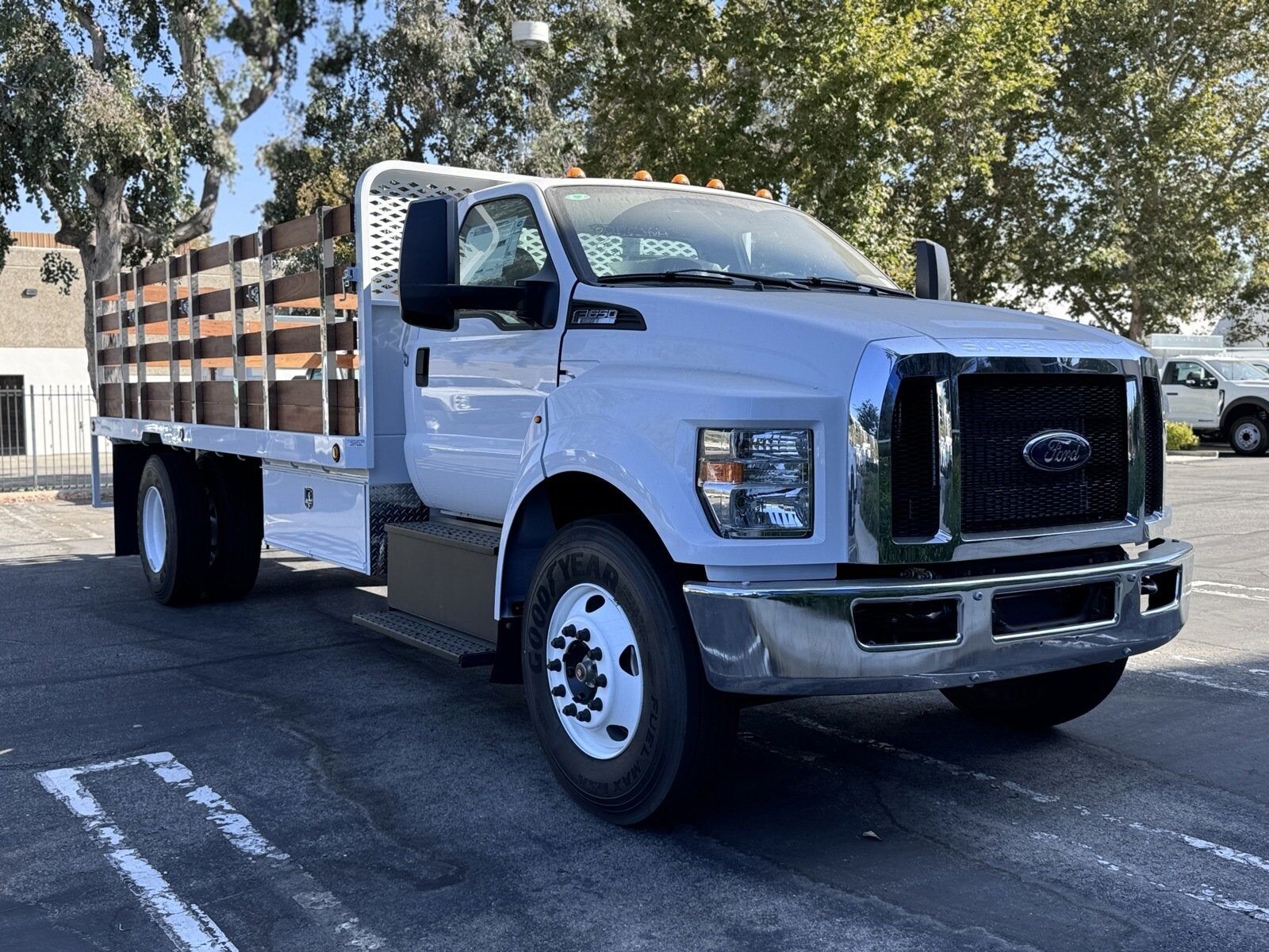 2025 FORD F-650