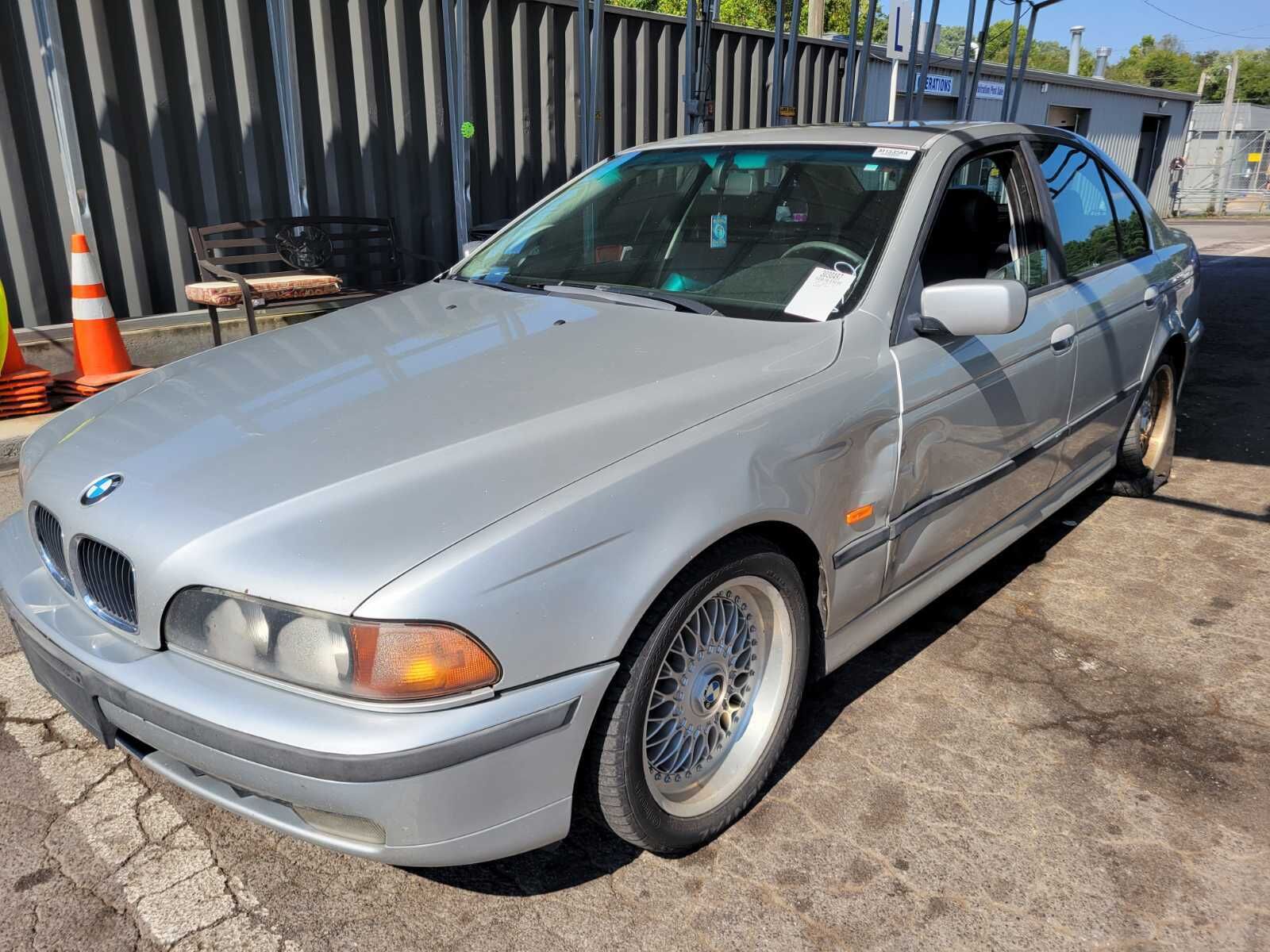 BMW 528i