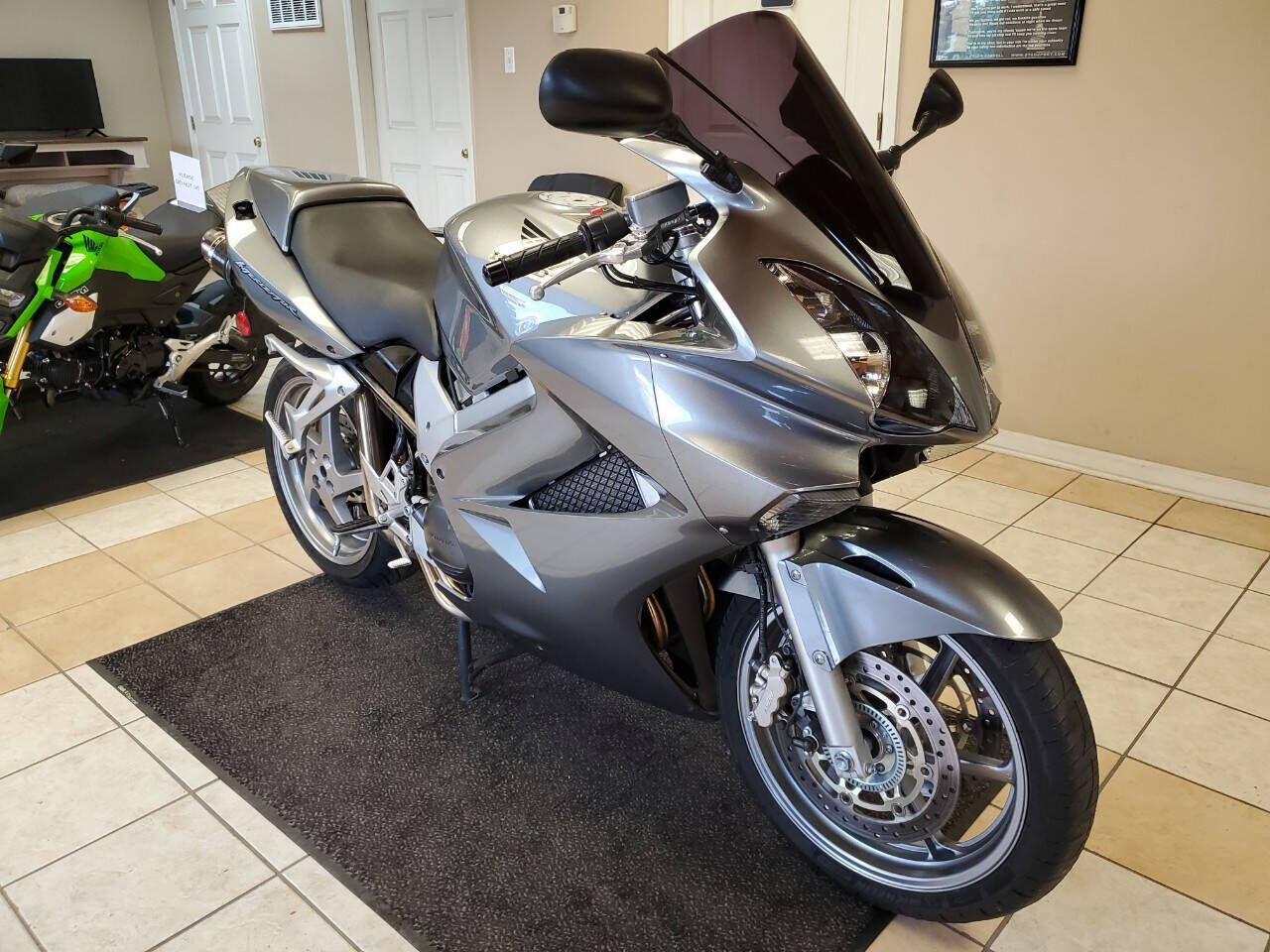 Honda VFR800A (INTERCEPTOR)