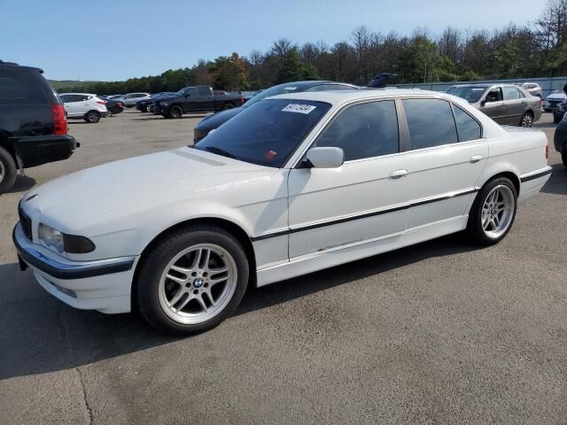 BMW 740i
