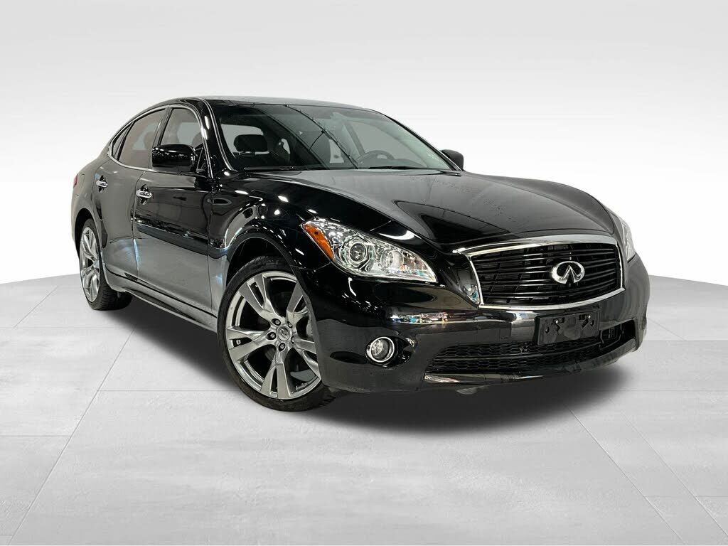 Infiniti M56