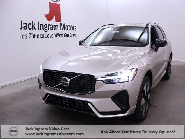 2025 VOLVO XC60